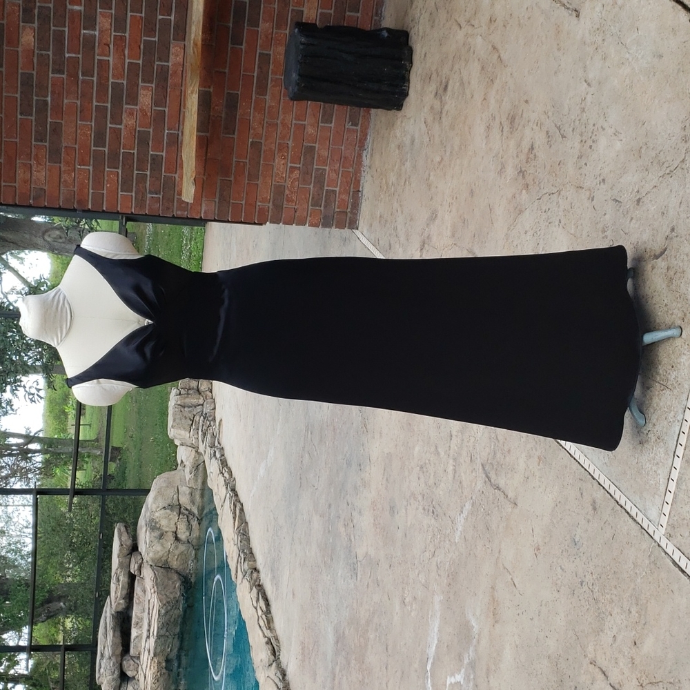 Elegant Black Satin V-Neck Prom Dress
